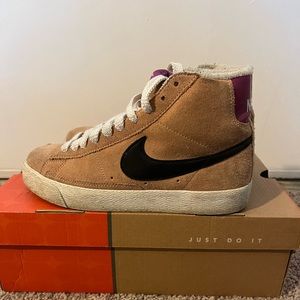 Nike “Ms. Piggies” blazers size 7